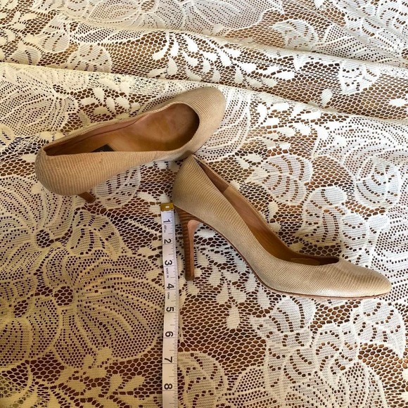 Ann Taylor tan vintage pump heels wooden heel - Picture 5 of 5